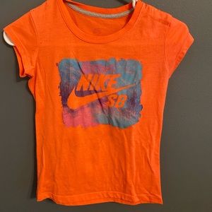 Nike shirt girls size medium